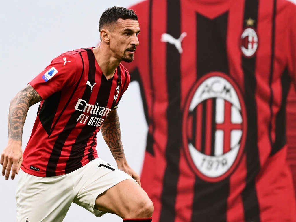 官方：沃克租借转会AC米兰，合同附带买断选项